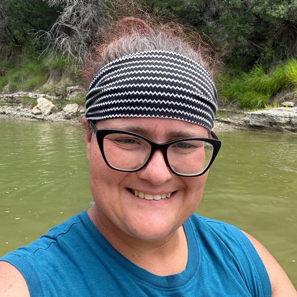 Meet your Posher, Amanda - Picture 2 of 2